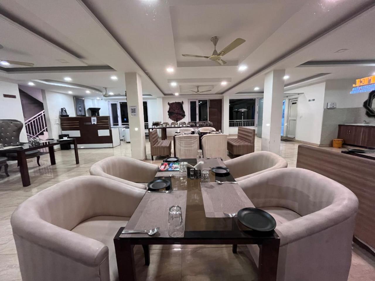 Hotel Tribe View - Away From City Hustle !! Top Rated & Most Awarded Property !! A Peaceful Stay Kasauli Bagian luar foto